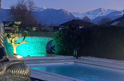 Angais House | Maison de Caractère Avec Piscine, au Calme et vue Imprenable sur les Pyrénées