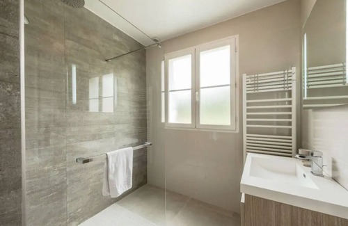 Magny-le-Hongre Cabin | Maison de Charme Proche Disn