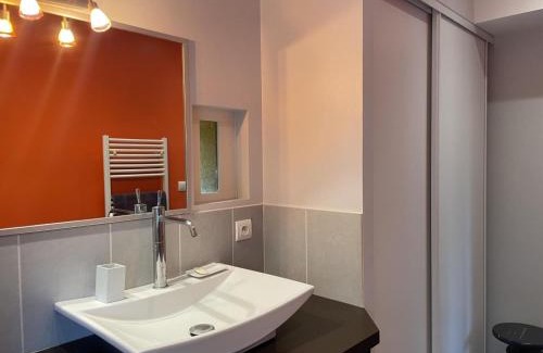 Autry-Issards House | Maison de charme avec jardin et animaux acceptés, proche de chemins de randonnée - FR-1-489-449