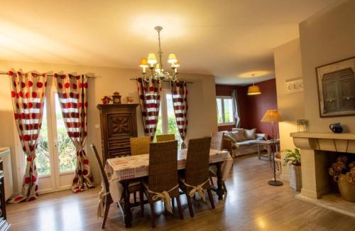 Trelissac House | Maison de Charme avec Wifi et Parking à Trélissac - FR-1-616-74