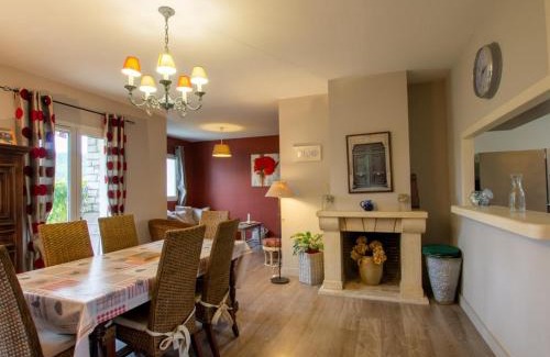 Trelissac House | Maison de Charme avec Wifi et Parking à Trélissac - FR-1-616-74