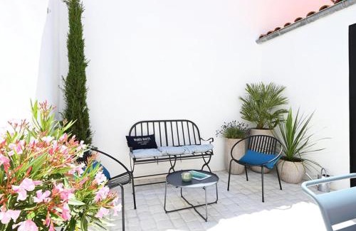 Les Portes-en-Re House | Maison de charme rénovée avec cour au centre du village - Les Portes-en-Ré - FR-1-434-98