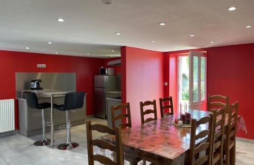 Isle-et-Bardais House | Maison de ferme rénovée avec jardin et animaux acceptés - FR-1-489-389
