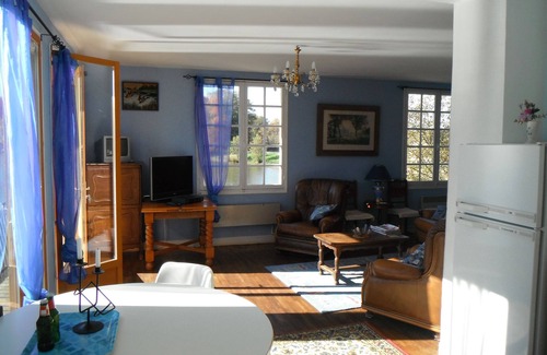 Saint-Bonnet-Troncais Apartment | Maison de L`ETANG in the heart of large oak Forest of Troncais. Allier.