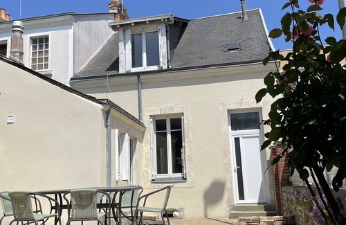 Miroir - Batignolles House | Maison de Ville Rénovée Idealement Placée