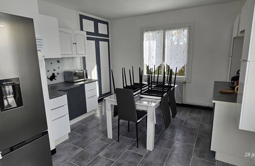 Coulanges-sur-Yonne House | Maison des flotteurs on the banks of the Yonne, enclosed garden, sleeps 9