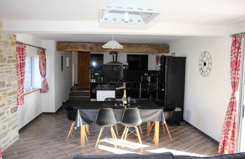 Saint-Aignan Cottage | Maison du Guerledan with private heated Pool and WIFI for 6 people.