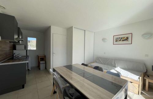Salavas House | Maison Duplex avec Terrasse, 2 Chambres, Piscines et Parking - FR-1-382-19