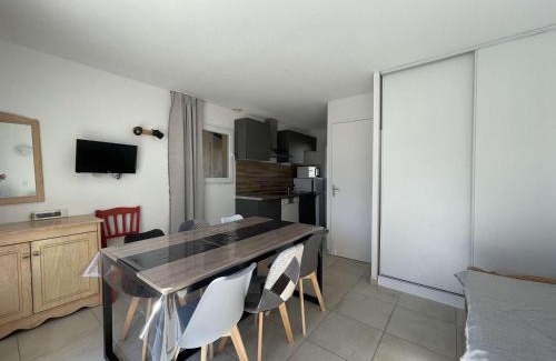 Salavas House | Maison Duplex avec Terrasse, 2 Chambres, Piscines et Parking - FR-1-382-19
