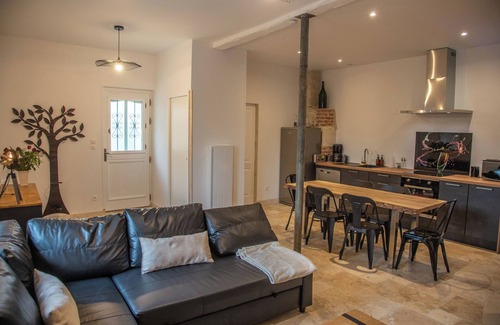 Courville Villa | Maison en Champagne Avec Jacuzzi et Sauna, Proches de Reims