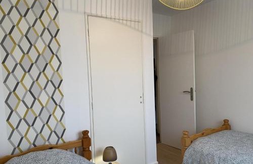 Villeneuve-sur-Allier House | Maison familiale rénovée à Villeneuve-sur-Allier avec WiFi inclus - FR-1-489-372