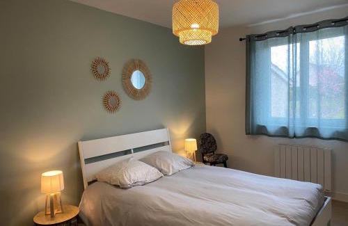 Villeneuve-sur-Allier House | Maison familiale rénovée à Villeneuve-sur-Allier avec WiFi inclus - FR-1-489-372