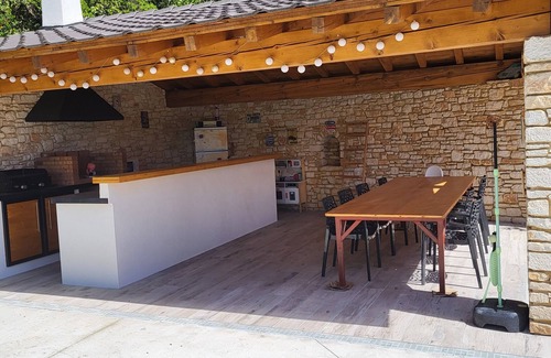 Saint-Julien-de-Peyrolas Villa | Maison Avec Piscine, Dans un Quartier Calme Sans vis à Vis, Près D'une Forêt