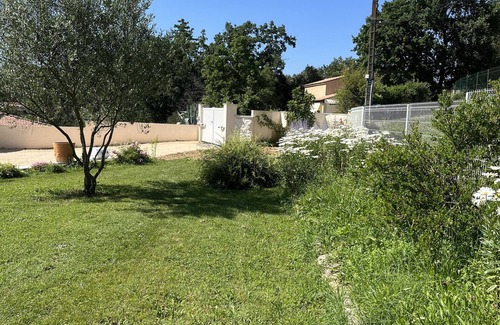 Monteils House | Maison Individuelle Climatisée Avec Piscine au Calme Dans Petit Village