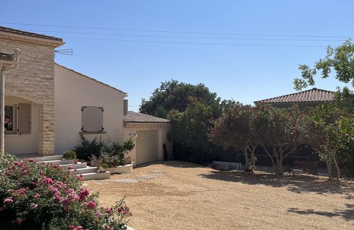 Monteils House | Maison Individuelle Climatisée Avec Piscine au Calme Dans Petit Village