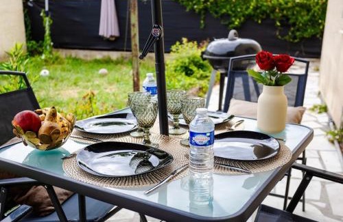 Livry-Gargan House | Maison jardin Paris aéroport CDG & Parc des expo