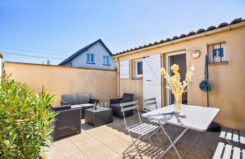 Lion-sur-Mer House | Maison L'atypique