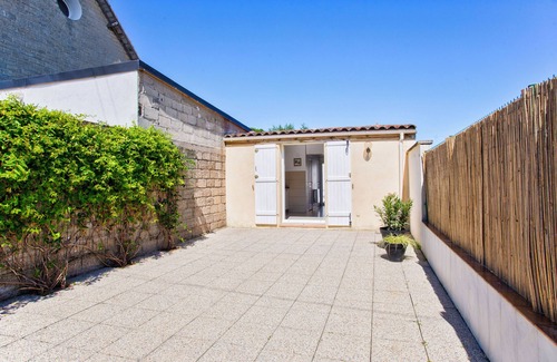 Lion-sur-Mer House | Maison L'atypique