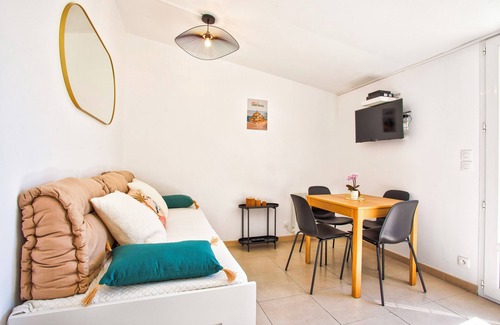 Lion-sur-Mer House | Maison L'atypique