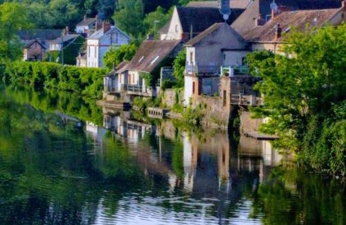 Herisson Apartment | Maison médiévale à Hérisson avec jardin - FR-1-489-29
