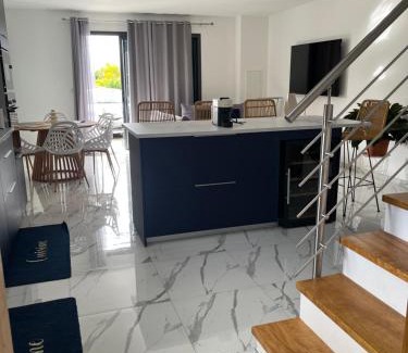 Montvert-les Bas Villa | Maison neuve, agréable avec vue mer et montagne