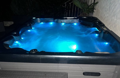 Cepoy House | Maison Pour 8 Adultes et Maximum 6 Enfants Avec Piscine Chauffée, spa et Sauna