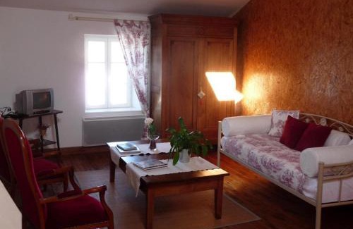 Ferrieres-sur-Sichon House | Maison rénovée avec patio et animaux acceptés à Ferrières-sur-Sichon, près de Vichy - FR-1-489-191