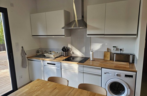 Narbonne-Plage House | Maison Rénovée Avec Jardin, Cœur de Station, 100 m de la Plage