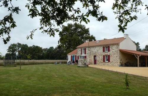 La Roche-sur-Yon House | Maison rénovée en pleine campagne avec terrain, terrasse et équipements familiaux - FR-1-426-157