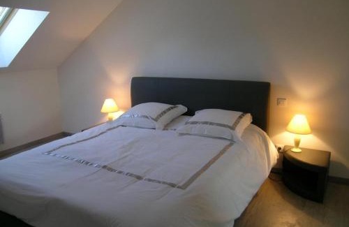 Urcay House | Maison rénovée proche de la rivière, animaux admis, grand jardin - FR-1-489-128