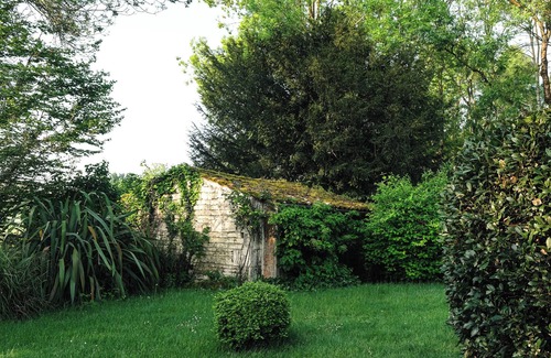 Saint-Saturnin-du-Bois House | Maison Sonora - Chambre Songeuse