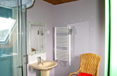 Menet House | Maison spacieuse a Menet avec vue sur lac et montagne