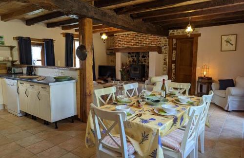 Massignac House | Maison spacieuse avec jardin à Massignac, Internet, parking sur place - FR-1-653-213