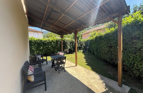 Clarac House | Maisonette on shared plot with private terrace and private passageway.