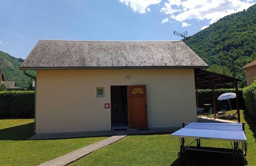 Clarac House | Maisonette on shared plot with private terrace and private passageway.