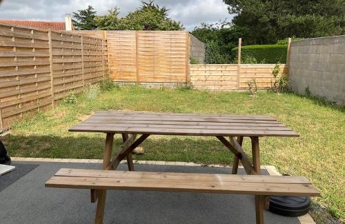 Sallertaine Apartment | Maisonnette climatisé avec terrasse et jardin