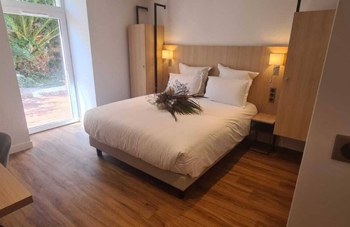 Saint-Vaast-la-Hougue Hotel | Maisons de Tatihou, The Originals Relais