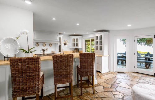 Central Malibu House | Majestic 5 bedroom estate with pool and spa overlooking Paradise Cove in Malibu!