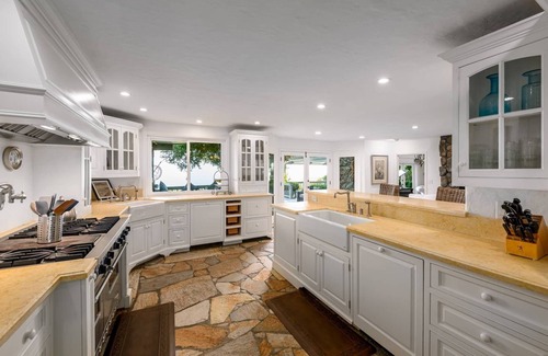 Central Malibu House | Majestic 5 bedroom estate with pool and spa overlooking Paradise Cove in Malibu!