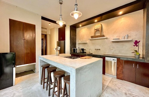 Barrio de Santiago Villa | Majestic Colonial Modern House@Santiago BELLE RIVE