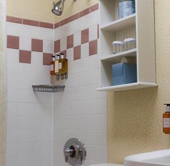 Lake View East Hotel | Majestic Hotel