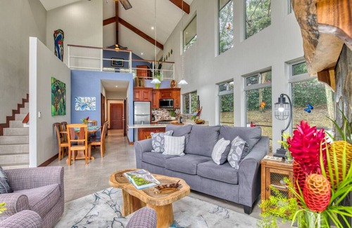 Tronadora House | Majestic Lake & Volcano Views 2 King Suites!