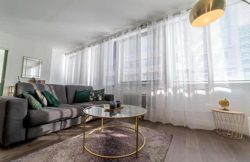 Puvis De Chavannes - Le Lycee Apartment | Majestic Suite - Triangle d'Or