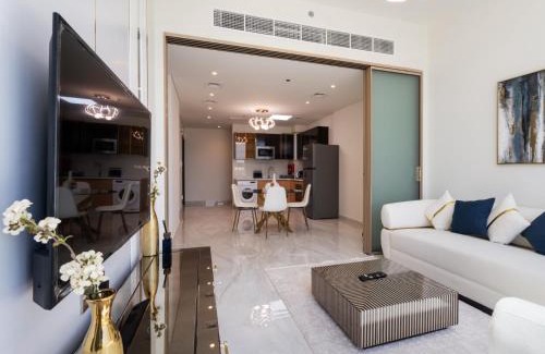 Dubai Apartment | Majesty Retreat - 1BR plus 1GR w Study-Sleeps 4- in Gemz-05