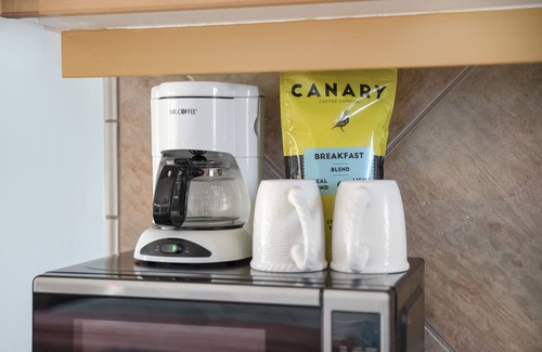 Makaha Condo | Makaha Shores Beach Front Ocean View Studio W/AC