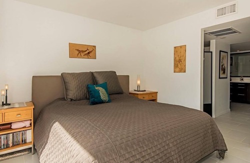 Makaha Condo | Makaha Valley Towers 1/1 Condo- Sleep up to 4! 30 day minimum stay