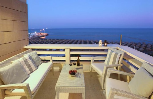 Larnaca Apartment | Makenzie Suite