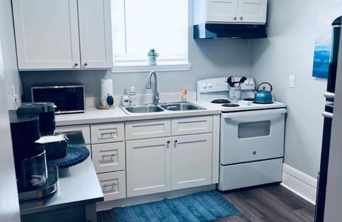 Galveston Cottage | Makin’ Waves - 2 Bdrm Cottage - close to beach