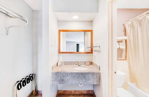 Channelview Hotel | Making The Best Memories Along The Way! FREE Parking, Pets Allowed!