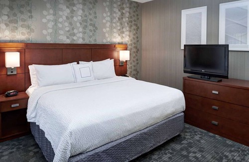 Brookfield Hotel | Making The Best Memories Along The Way! 2 Relaxing Units, Pool, Pets Allowed!